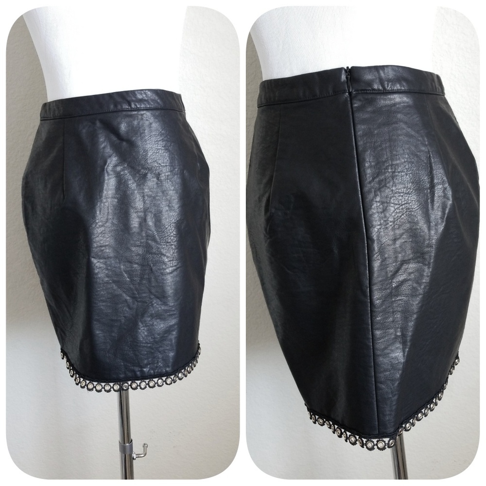 🎀BOGO FREE🎀 Minkpink black faux leather skirt